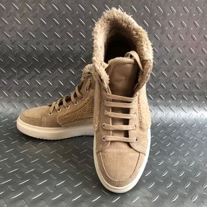 Marc Fisher Fellow3 Woman’s High Top Faux Shearling Sneakers Size 8